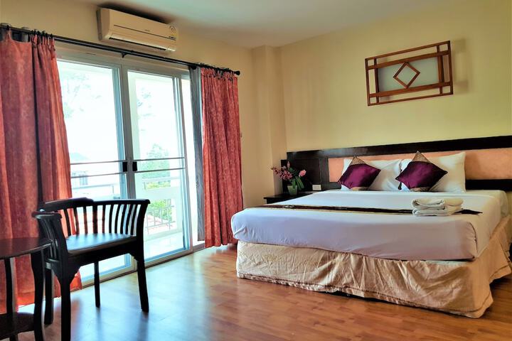 Room 40 of 79