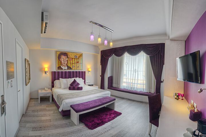 Room 12 of 33