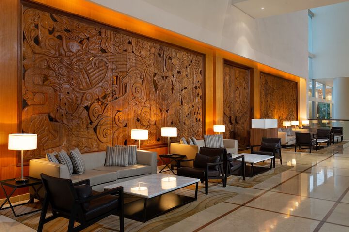 Entrance & Lobby