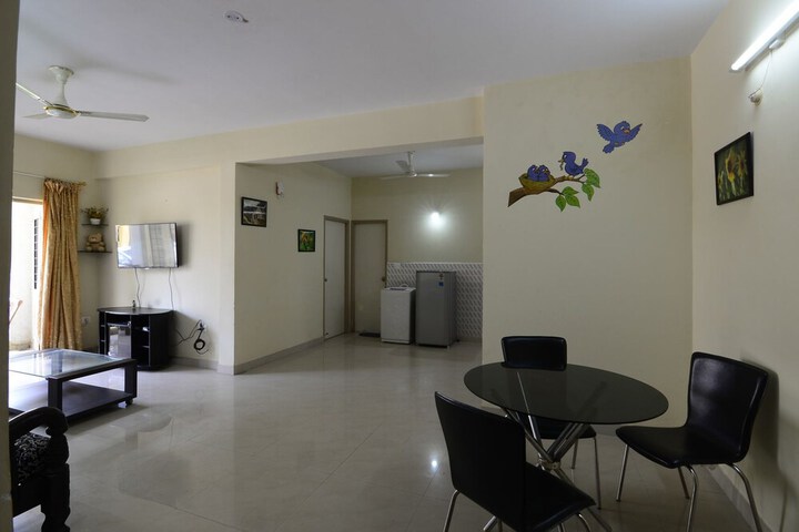 Room 9 of 16