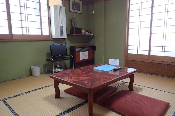 Room 6 of 33