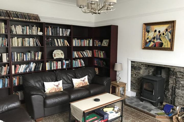 Lounge 11 of 14