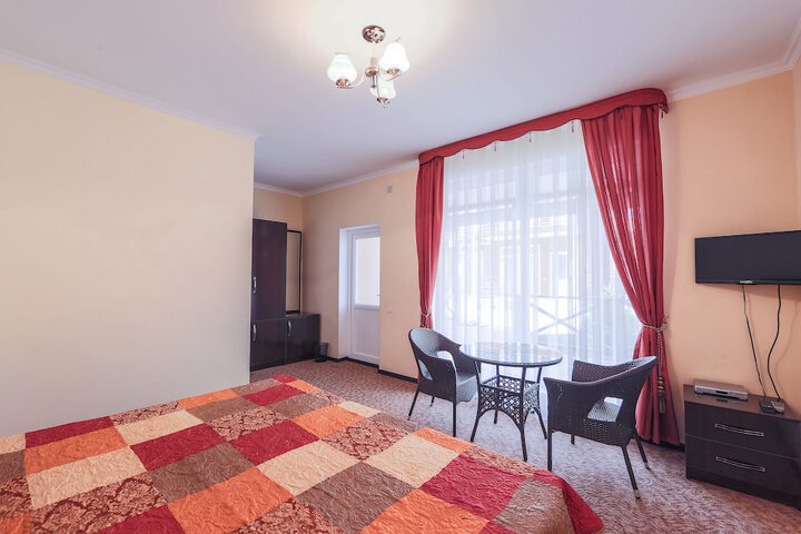 Room 6 of 15