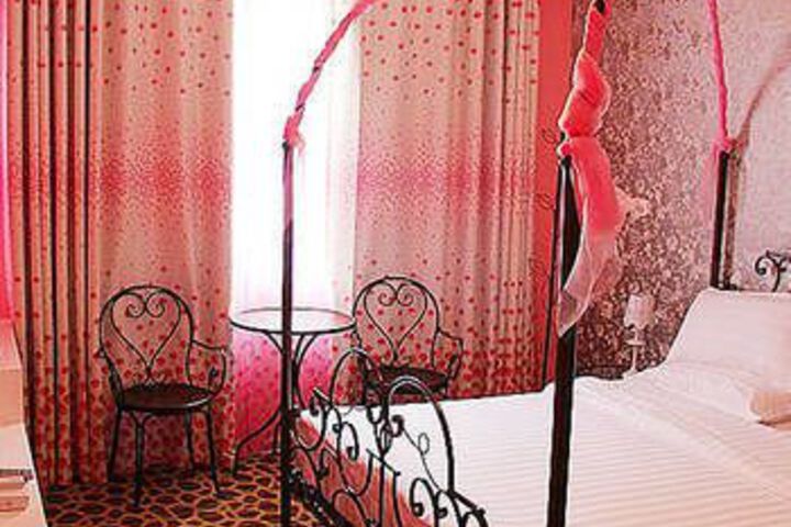 Room 17 of 19