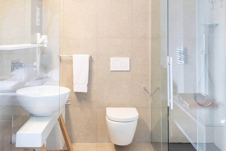 Room 44 of 138