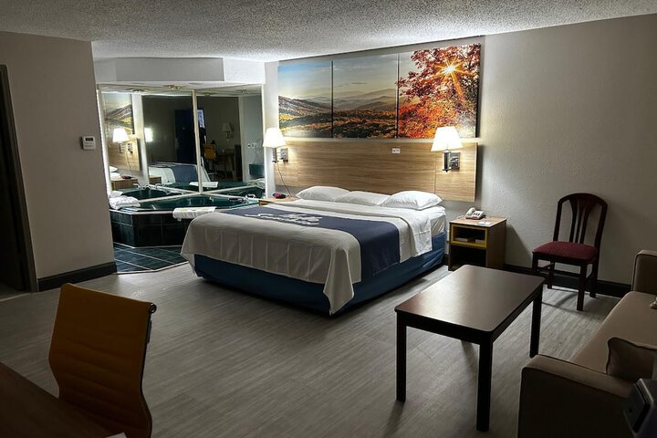 1 King Bed (14 of 17)