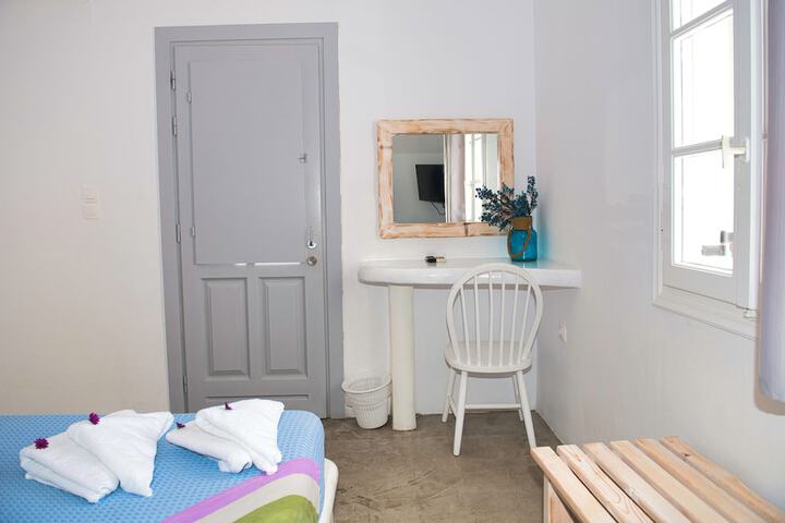 Room 6 of 61