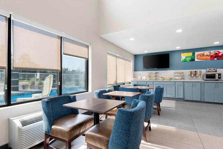 Breakfast/Coffee Service 41 of 45