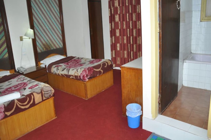 Room 9 of 12