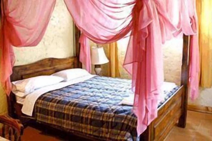 Room 9 of 63