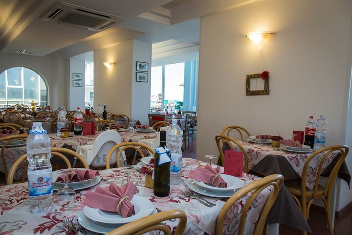 Dining 46 of 70