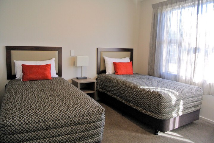 Room 6 of 33