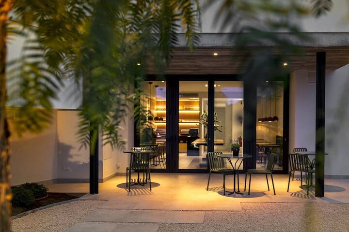Hotel Exterior 99 of 108