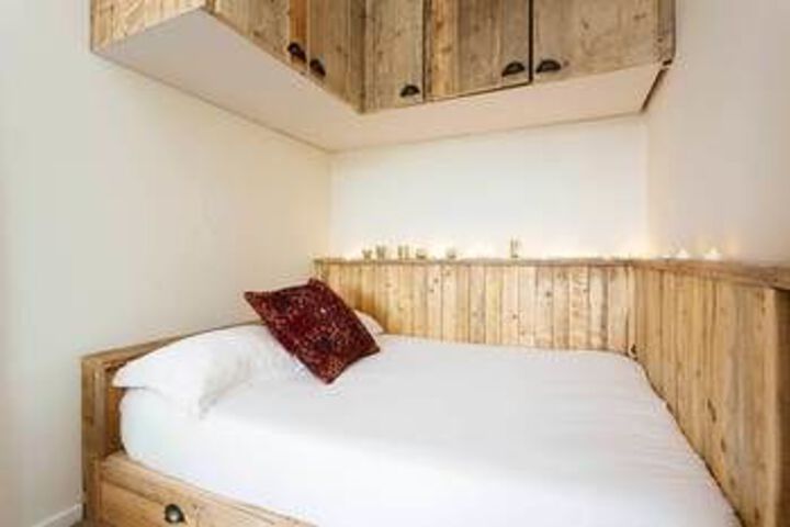 Room 4 of 20
