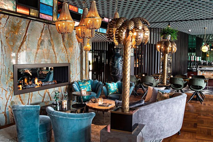Lounge 56 of 76