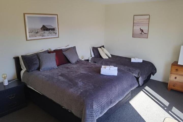 Room 4 of 34