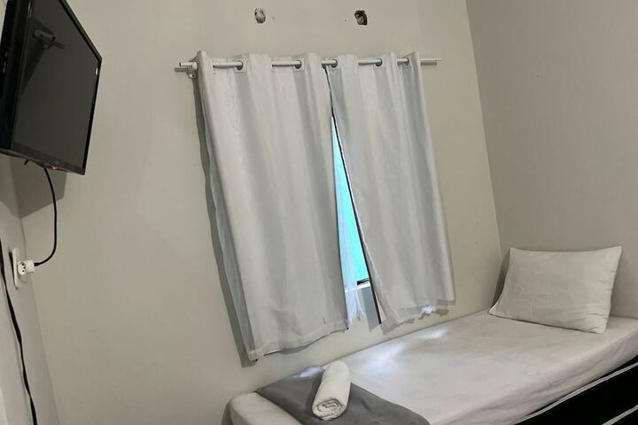 Room 9 of 13