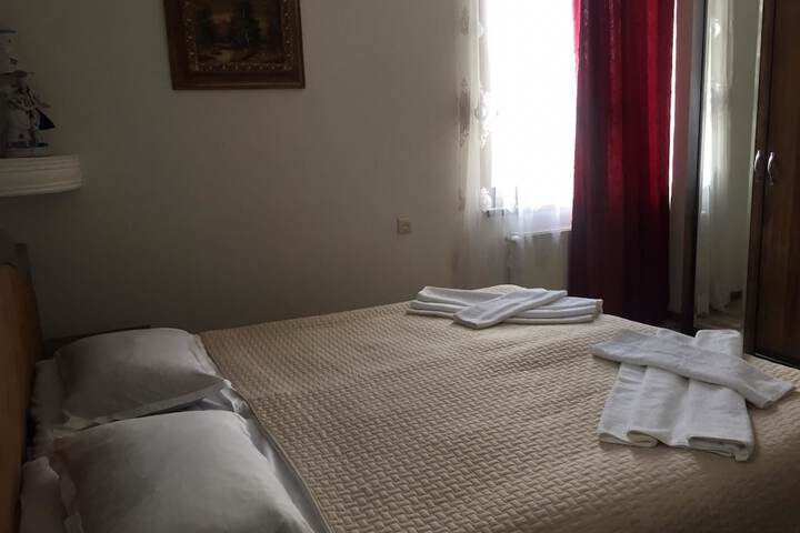 Room 28 of 33