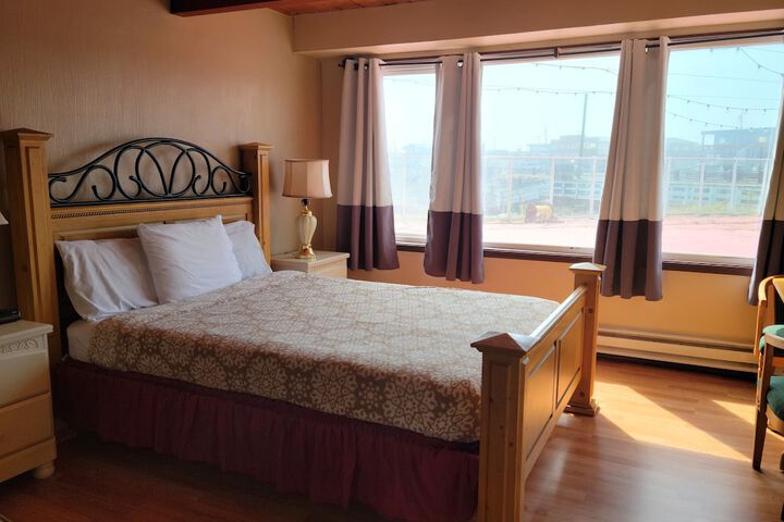 Room 7 of 120