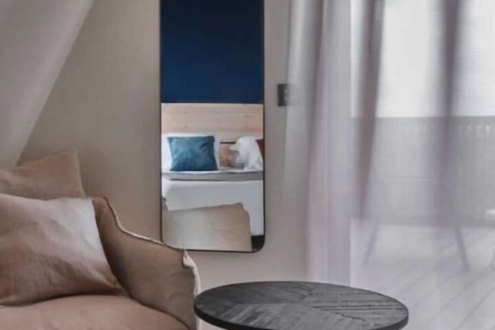 Room 9 of 25