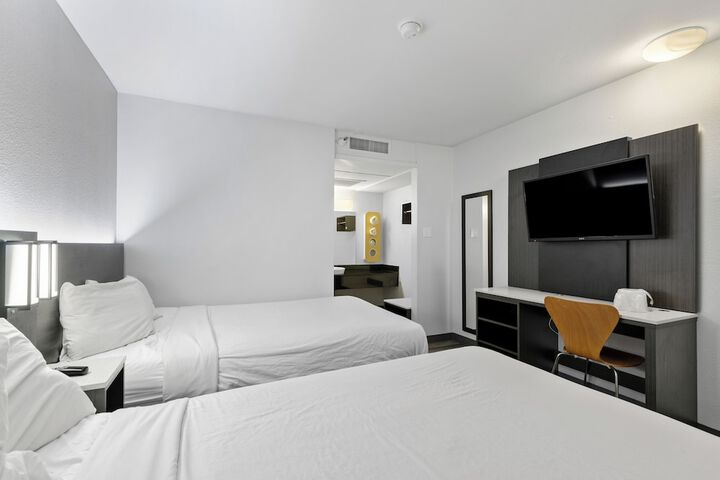 Deluxe Room 2 Double Beds Refrigerator (12 of 12)