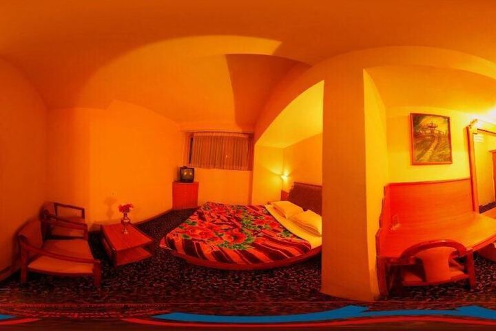 Room 3 of 7