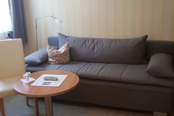 Room 2 of 32