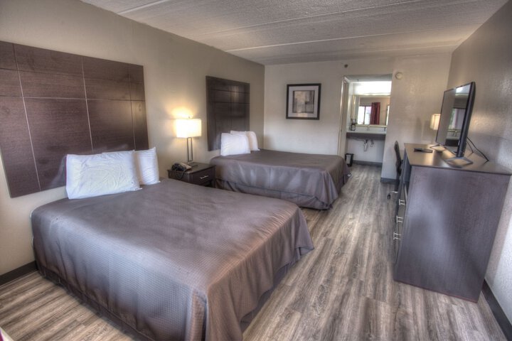 2 Double Beds (9 of 11)