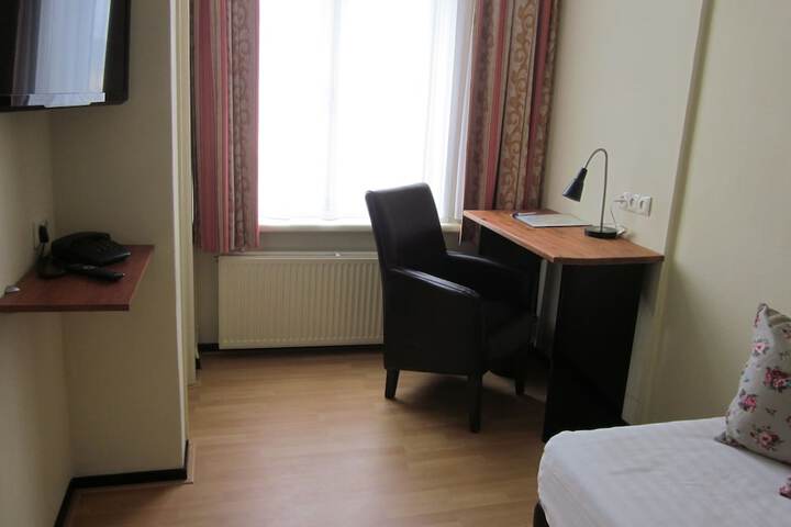 Room 8 of 45