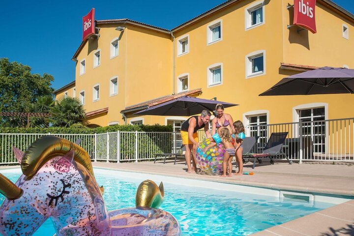 Pools & Facilities