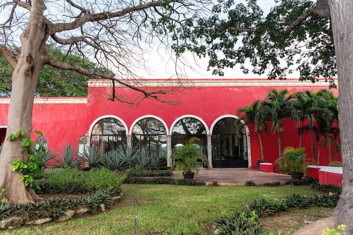 Hotel Exterior 94 of 110