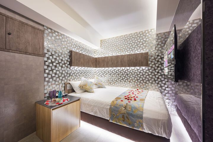 Room 13 of 31