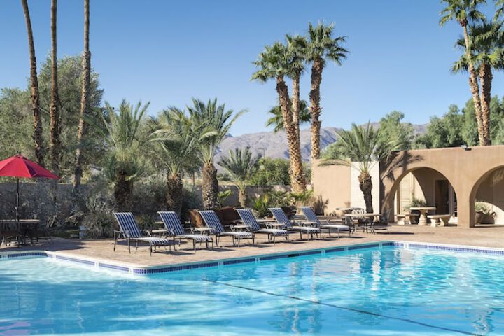 Hotel Pool