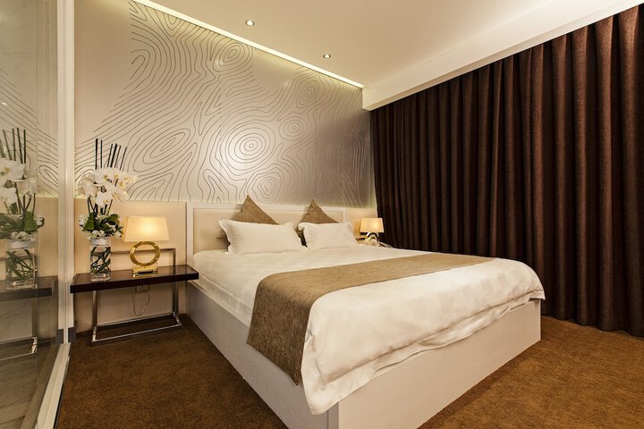 Room 10 of 68
