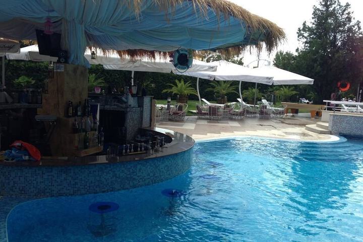 Hotel with Pool
