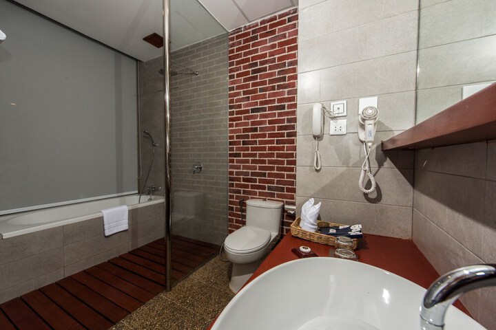 Room 20 of 63