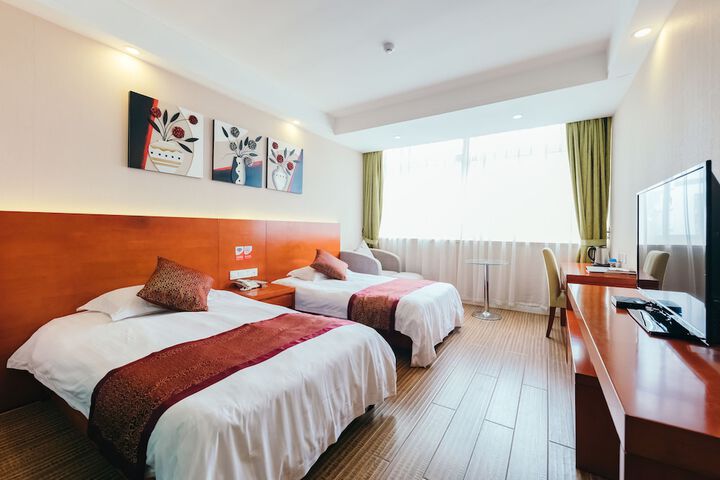 Room 34 of 107