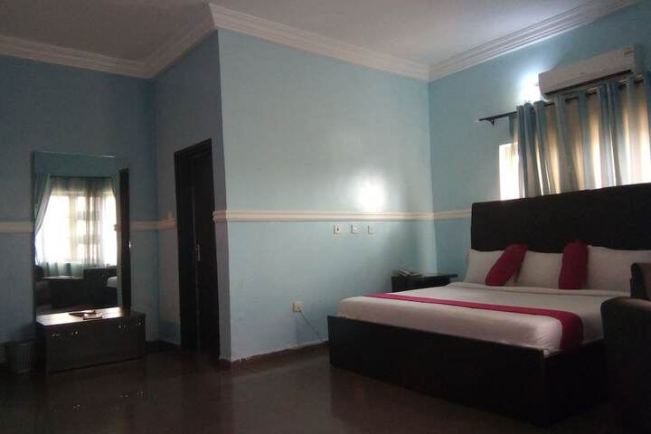 Room 6 of 30