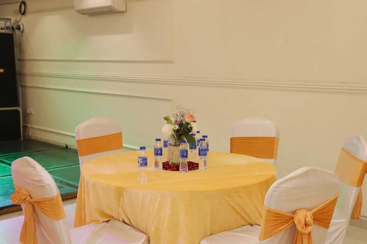 Ballroom/Hall 26 of 38