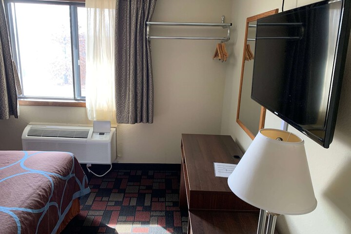 Room 18 of 34