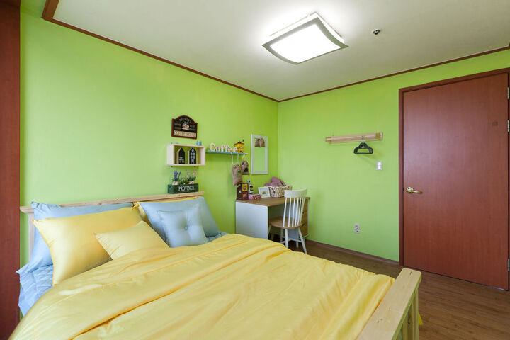 Room 6 of 51