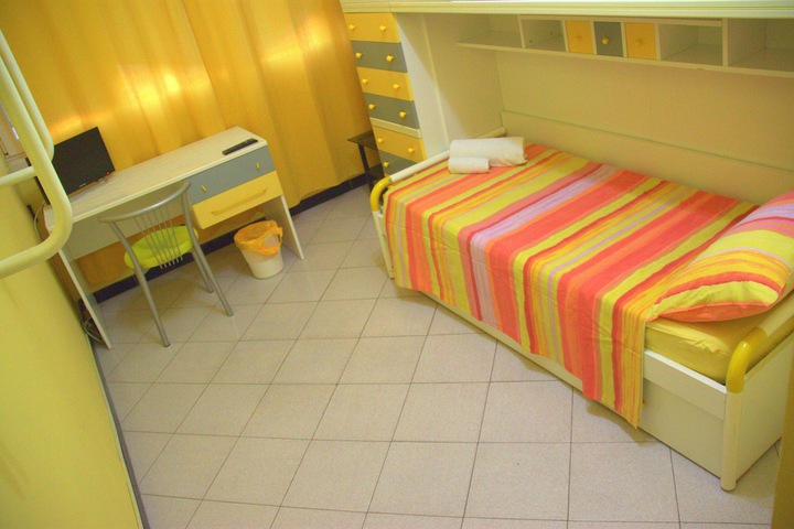 Room 10 of 16