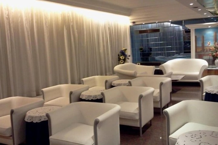 Lounge 26 of 33