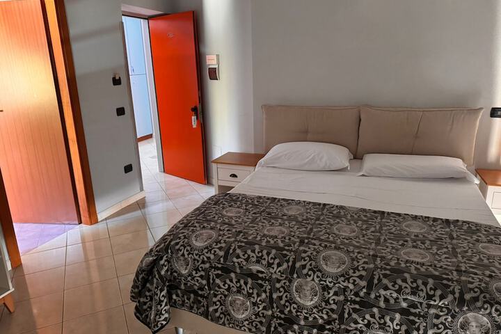 Room 11 of 51