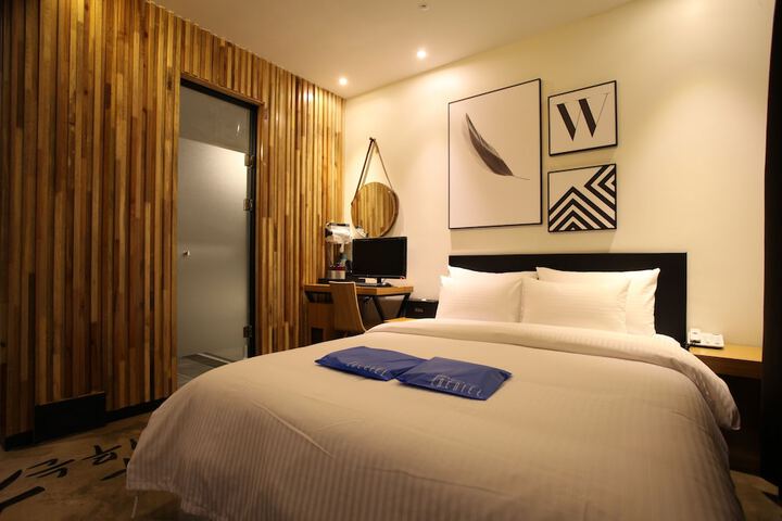 Room 12 of 60