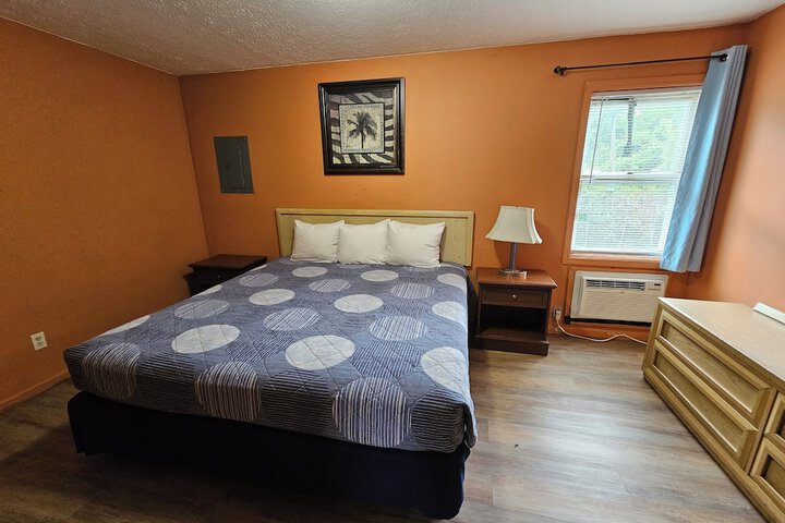 Room 7 of 11