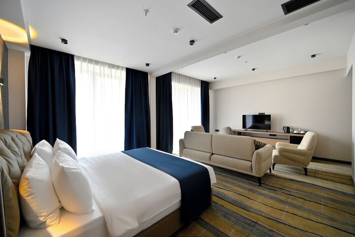 Room 16 of 86