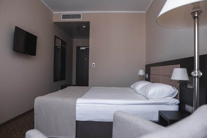 Room 3 of 49
