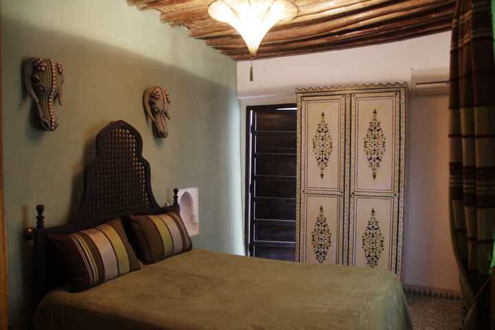 Room 14 of 65