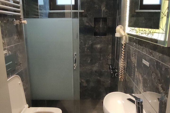 Room 50 of 100